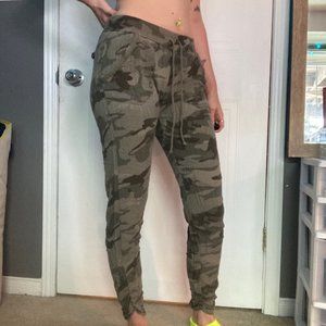 💜2/$15💜 Soft Camo Pants